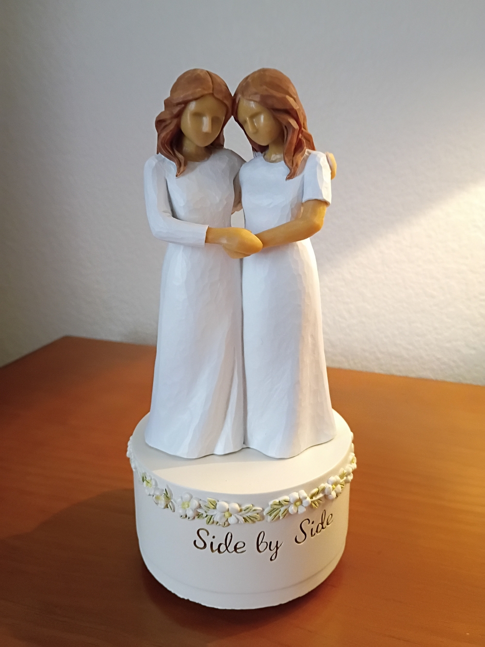 AIDLNS Side by Side Sisters Friendship Music Box Figurine Clair de Lune NWT